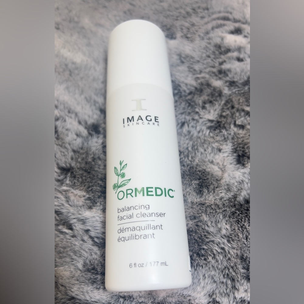 Facial cleanser